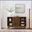 Buffet polyvalent de style campagnard avec rangement spacieux et pieds en bois massif pour plusieurs pièces