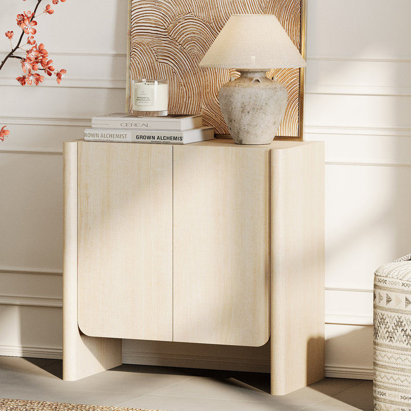 Meuble télé Glorian en bois français moderne avec bords arrondis, tablette de réglage et ouverture à pression pour téléviseur de 36 po, beige