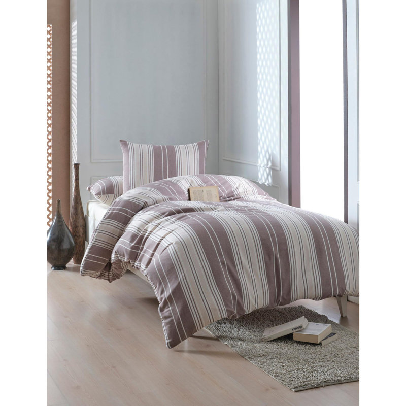 Quiltisse Striped Bedspread with Pillowcases, Single Bedspread + 1 Standard Pillowcase