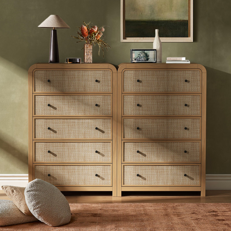 Commode Cevat en rotin à 5 tiroirs, design à profil incurvé et épais, Tanné