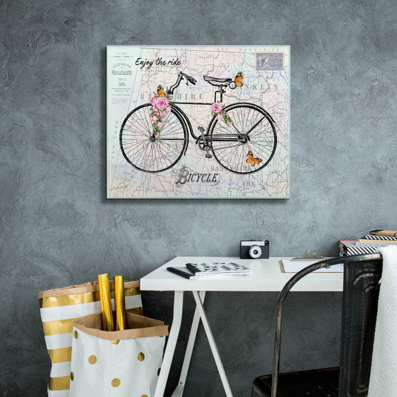  «Vintage Bicycle With Map A» par Jean Plout, art mural sur toile, 24 po x 20 po, H 20 po x l 24 po x P 0,75 po
