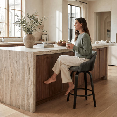 Tabouret de bar pivotant à hauteur de comptoir ou de bar en contreplaqué avec accoudoirs en similicuir et repose-pieds en métal Aiken