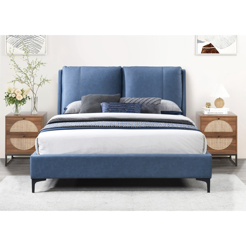 Grand lit tapissier bleu avec tête de lit et plateforme