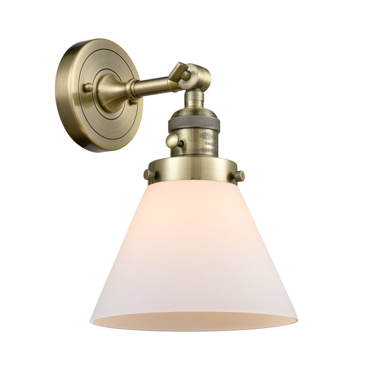 Applique murale 1 lumière Cone, Boîtier blanc mat, Laiton antique, Ampoule incandescente rétro 60 watts