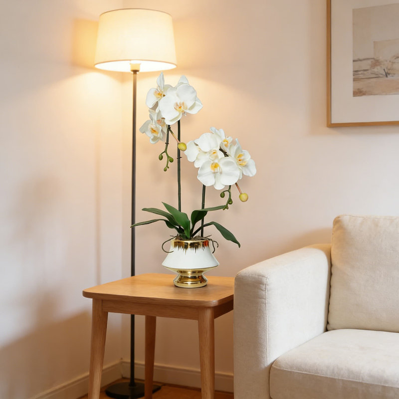 Arrangement réaliste de fleurs d'orchidées artificielles dans un vase en céramique - Phalaenopsis en polyuréthane doux réaliste pour le bureau d'hôtel