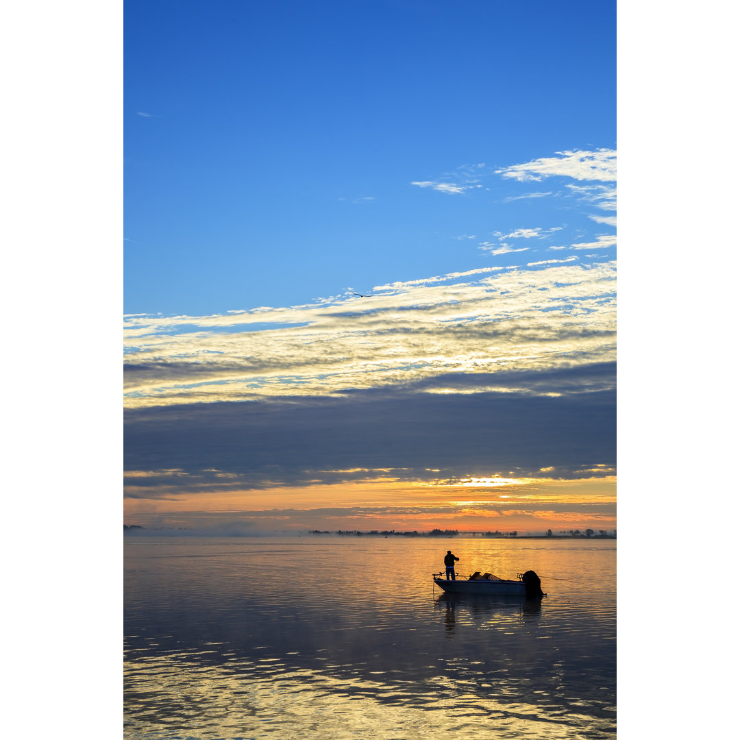 Einsamer Fischer auf dem See by VisionsbyAtlee - Drucken