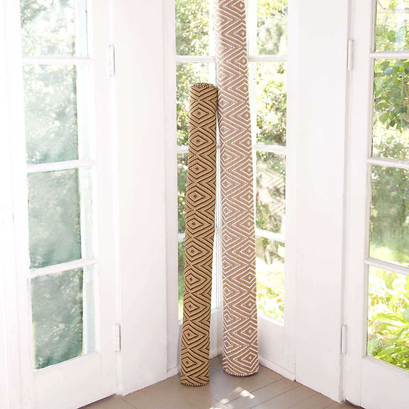 Diamond Handwoven Indoor/Outdoor Rug, Rectangle 7'6" x 9'6", Khaki/White