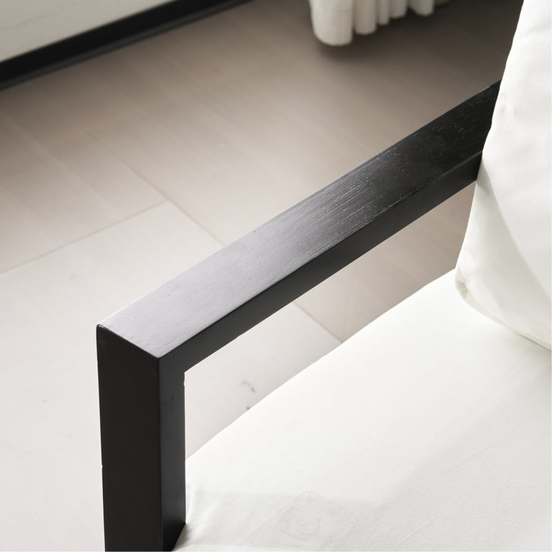 Fauteuil d'appoint luxueux blanc avec rembourrage doux et construction avec dossier bas et dossier doré