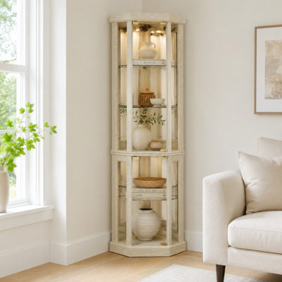 Vitrine d'angle éclairée avec portes vitrées, étagères en verre ajustables et fond miroir.