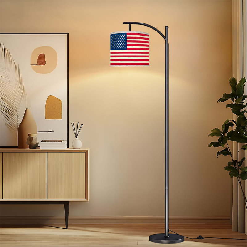 Lampe sur pied à arc avec abat-jour ajustable Drapeau américain Rayures rouges Étoiles Mur de briques Lampe sur pied Jour de l'Indépendence 3 températures de couleur à intensité variable Grand mât avec interrupteur au pied pour la chambre à coucher