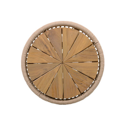 Élégante table d'appoint d'extérieur avec corde beige résistante aux intempéries et finition en teck clair, idéale pour la décoration de patio et de balcon