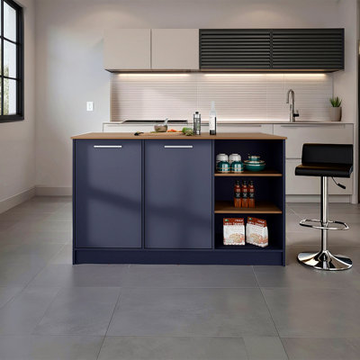 Îlot de cuisine en chêne bleu et naturel avec armoire de rangement et tablettes ouvertes