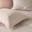 Édredon Blush pour très grand / très grand lit - Coton, envers uni, literie décorative et confortable de conception géométrique, lavable à la machine, sensation douillette-124869701