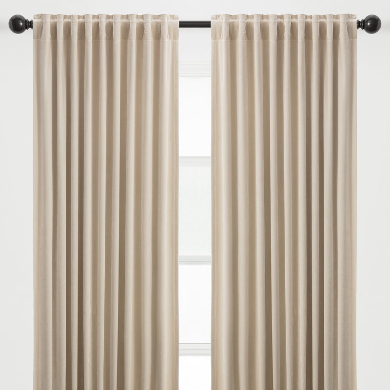 Rideaux obscurcissants en velours Mondragon, L 52 po x L 84 po, Taupe