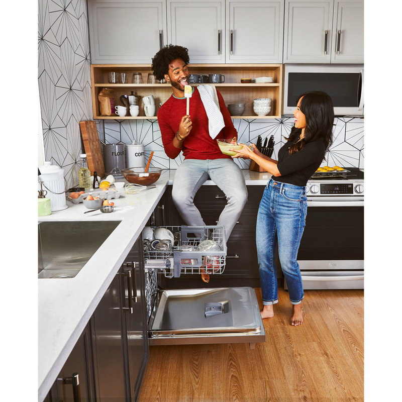 LG 24 in. in PrintProof Black Stainless Steel Top Control Dishwasher with TrueSteam, QuadWash and Dynamic Dry