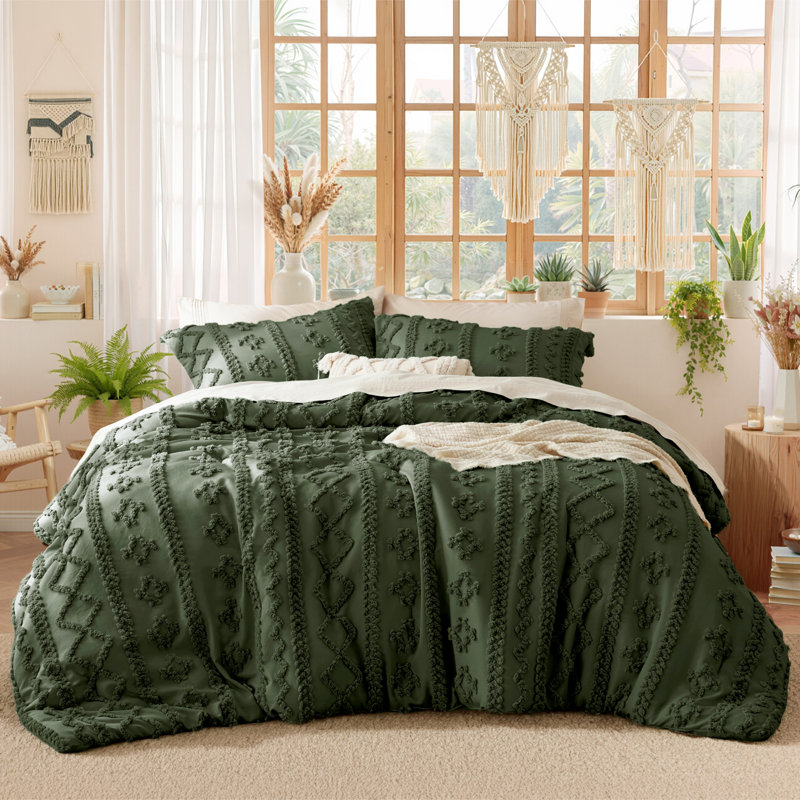 Bedsure Tufted Embroidery All-Season Microfiber Comforter Set, Queen Comforter + 2 Standard Shams, Olive Green