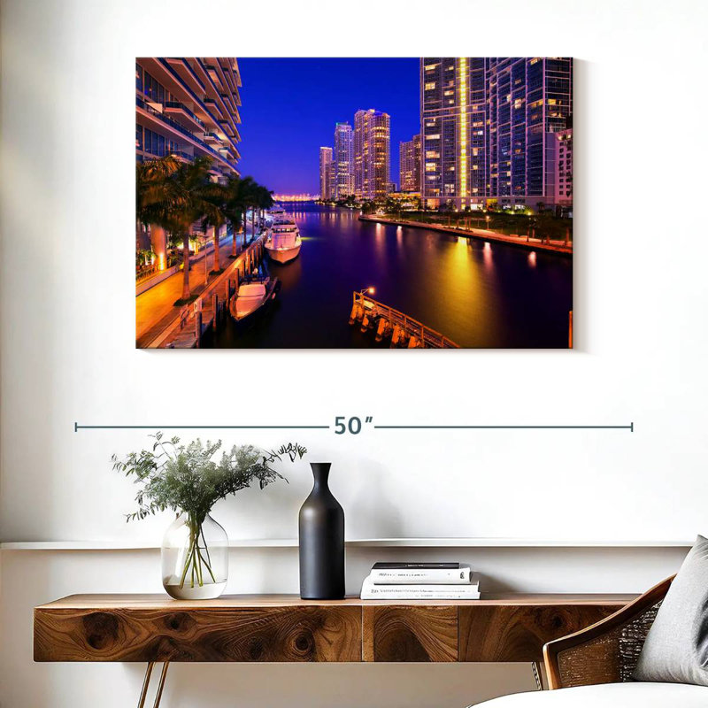 Sirpi Downtown Miami Riverwalk, H 26 po x l 39 po