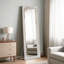 Élégant miroir pleine longueur avec cadre blanc délavé - bois de pin durable, polyvalence autoportante ou murale pour la décoration de la chambre à coucher, du salon et du vestibule-1533777897