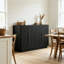 Buffet/meuble console moderne noir cannelé de 140 cm de large, style Art déco, avec grand espace de rangement dissimulé et étagères réglables pour cuisine, salle à manger ou salon.-133670535