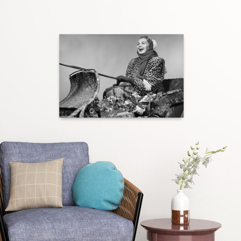 1950's Laughing Woman In Leopard, H 16 po x l 24 po