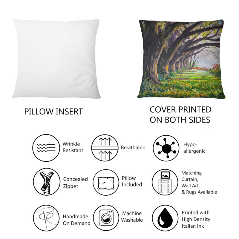 Glade dans une forêt ensoleillée avec de grands arbres géants - Coussin décoratif traditionnel imprimé 1