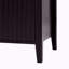 Buffet ondulé à 3 portes avec pieds en pin massif, armoire de rangement à finition peinte de style américain pour le salon, le vestibule, la cuisine et le bureau personnel.-121089146