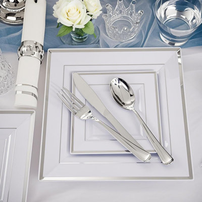 Ensemble de 350 assiettes en plastique - 50 pièces de vaisselle jetables carrées comprenant 100 assiettes en plastique, 50 tasses, 150 couverts en plastique, 50 serviettes de table pour la fête, Halloween et le mariage et la fête des Pères