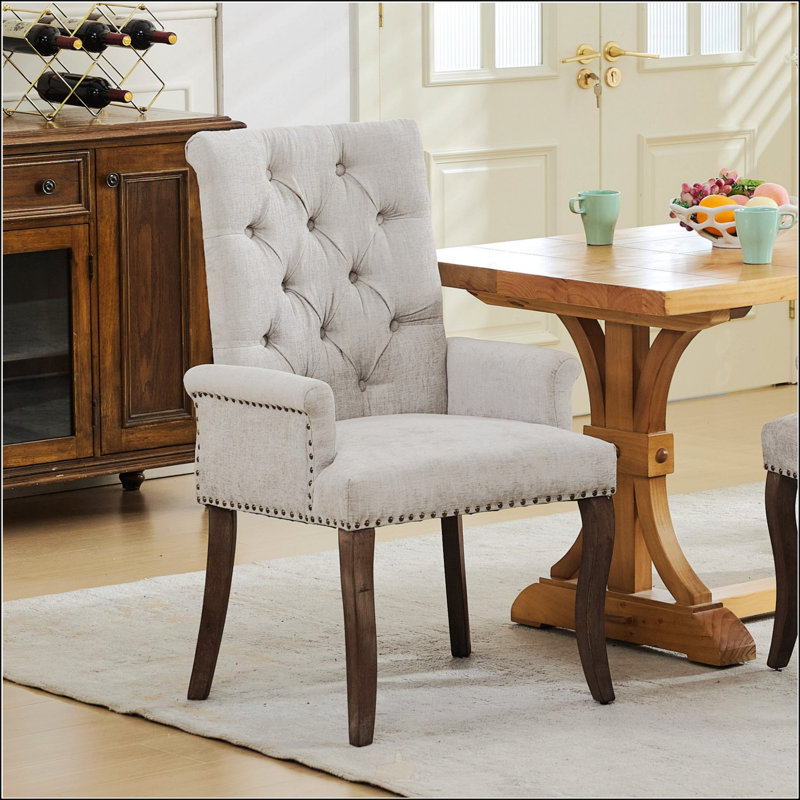 Élégante chaise de salle à manger rembourrée en chenille avec des pieds incurvés en bois massif, parfaite pour le confort et le style dans toute salle à manger.