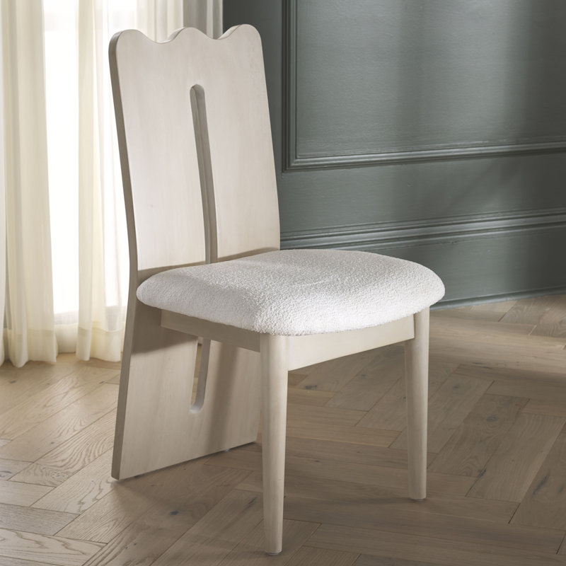 Chaise rembourrée en bois massif Kieran, Crème / Ivoire
