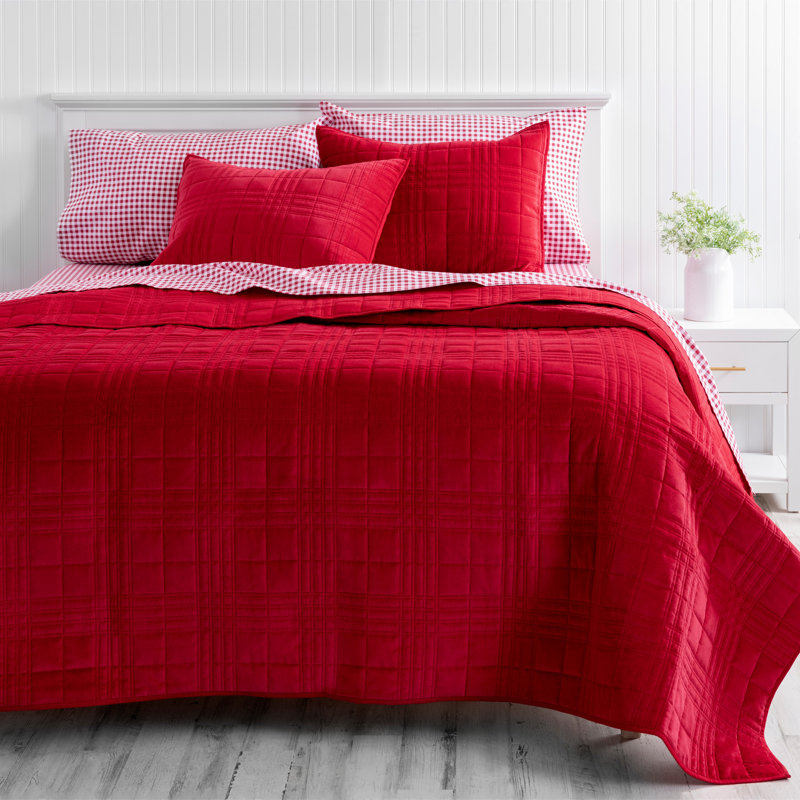 144 TC, Queen Quilt + 2 Standard Shams, Red
