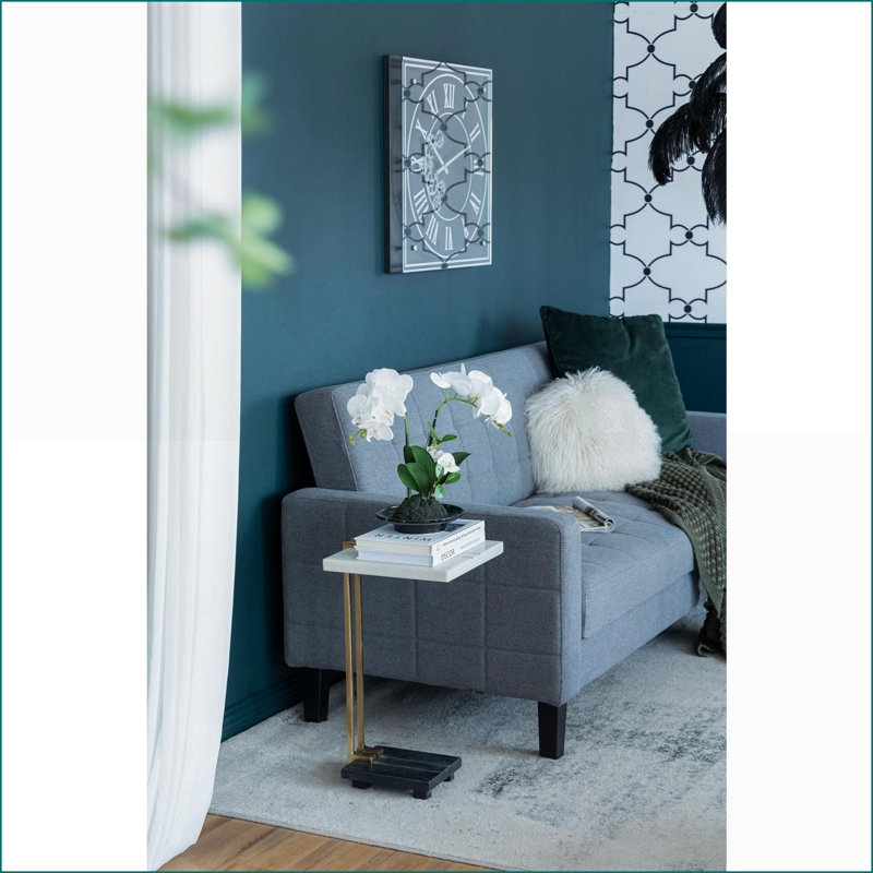 Table basse en forme de C peu encombrante avec plateau en marbre blanc et structure en aluminium doré, pour la chambre à coucher du salon