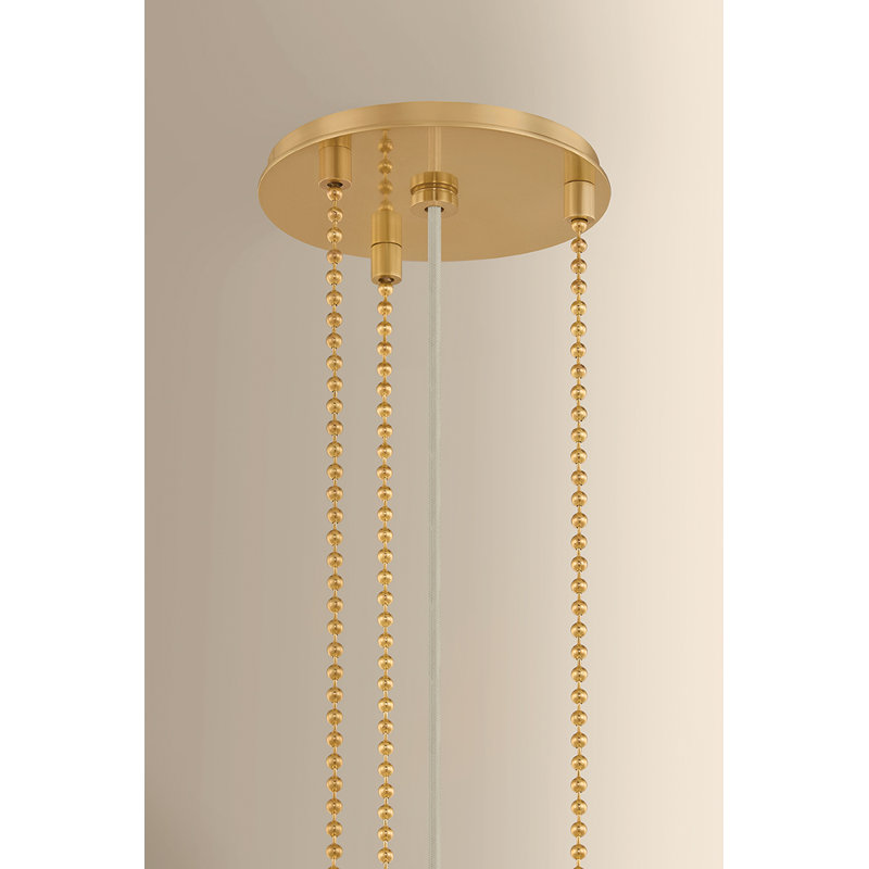 Valeria Pendant, 28, 3