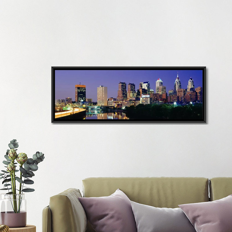 «Panoramic U.S. Pennsylvania, Philadelphia Skyline, Night», reproduction de photo sur toile tendue, Toile avec cadre noir