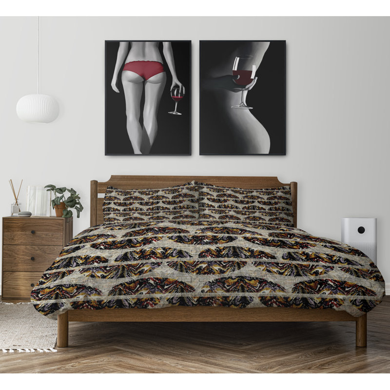 Polyester Channel Abstract Comforter, Queen Comforter + 2 Standard Pillowcases