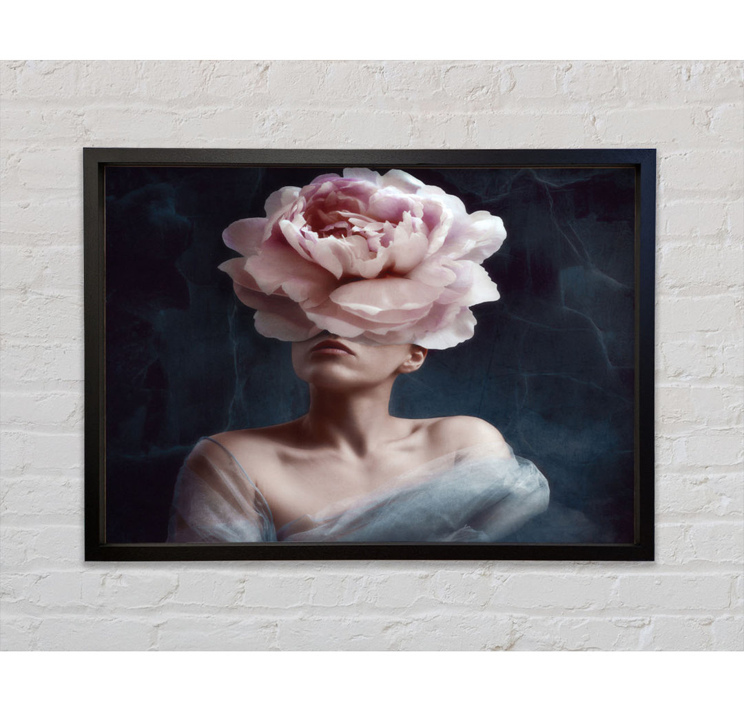 The Pink Flower Head Gerahmter Druck