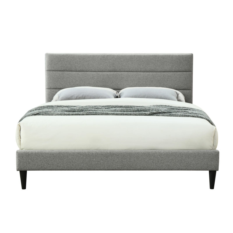 Grand lit gris dans une boîte avec tête de lit et charge en tissu
