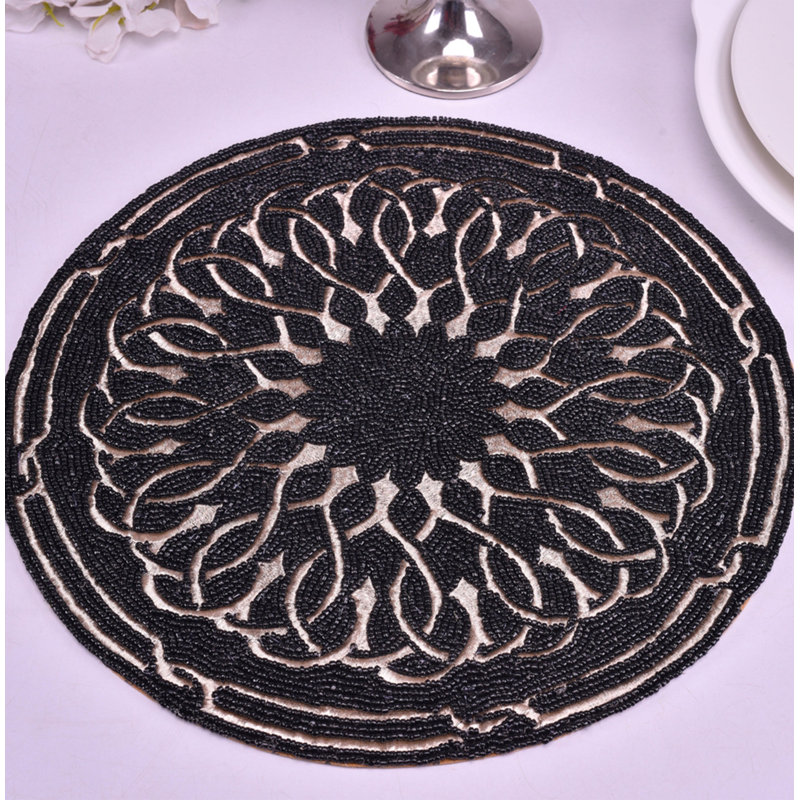 Ensemble de napperons brodés Naumann, Brun