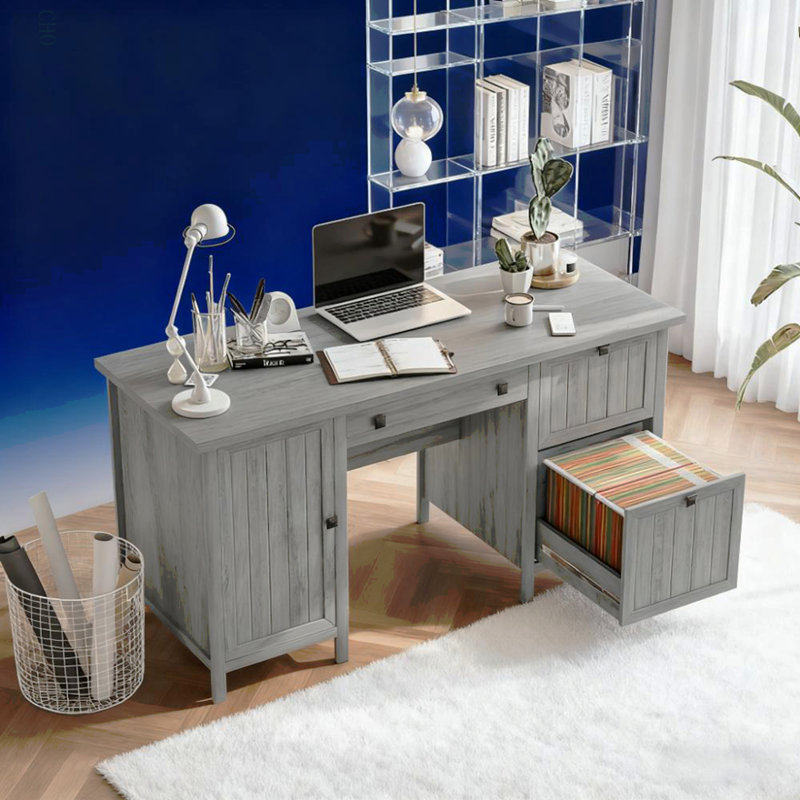 Bureau d'ordinateur de bureau rétro