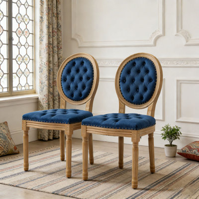 Chaise en bois massif avec garniture cloutée