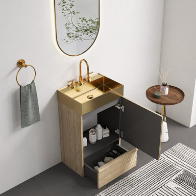 Meuble-lavabo autoportant en chêne clair rayé de 20 pouces avec lavabo vasque en métal doré brossé intégré et rangement à fermeture en douceur.