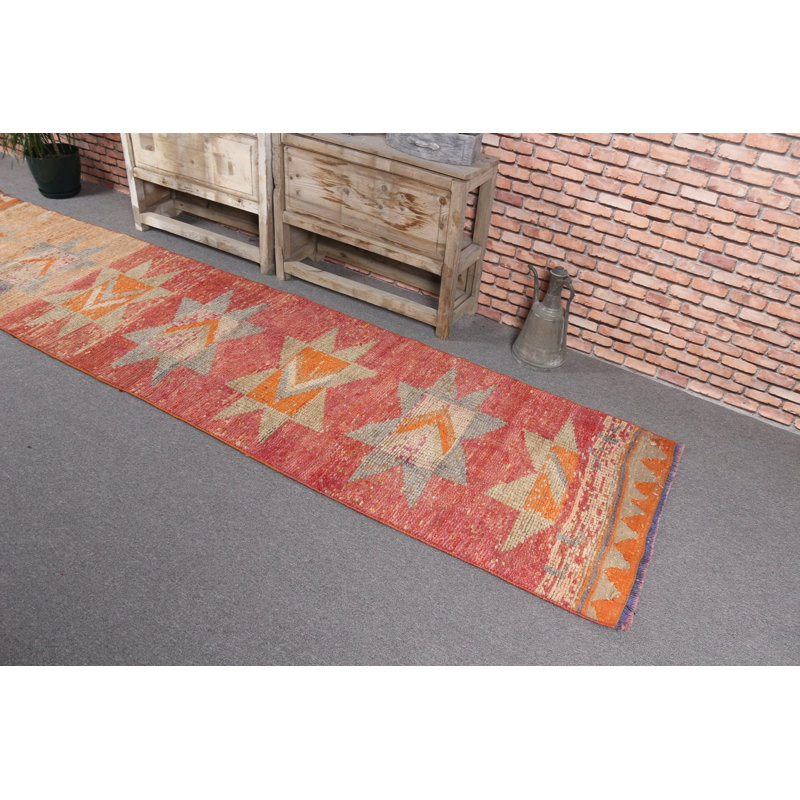Charmant tapis de couloir turc rouge Herki, idéal pour la cuisine d'escalier et le couloir