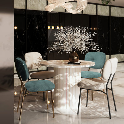 Ensemble repas 5 pièces avec pieds en métal et coussin moelleux