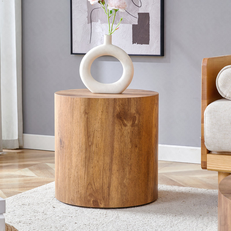 La table cylindrique avec sa conception à motifs peut être facilement intégrée dans une variété de styles d'intérieur, des tables basses aux petites tables de salle à manger, en passant par les établi ou les bureaux d'écriture de fortune.