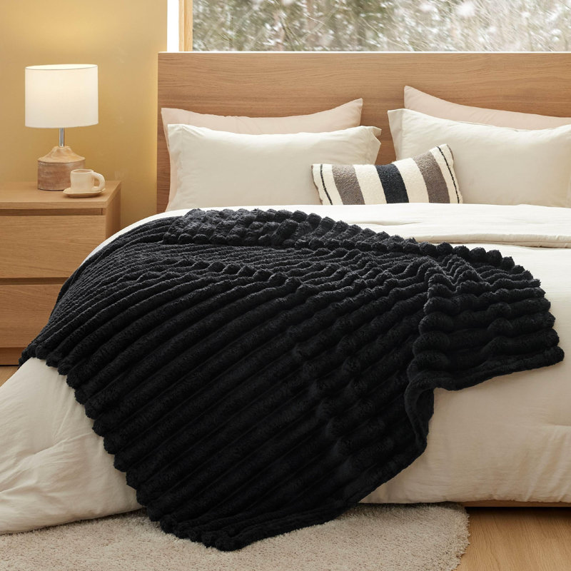 Bedsure Fleece Throw Blanket – Super Soft Cozy Throw for Dorm Bed & Couch – Black (60x80) – Ideal Gift for College Students