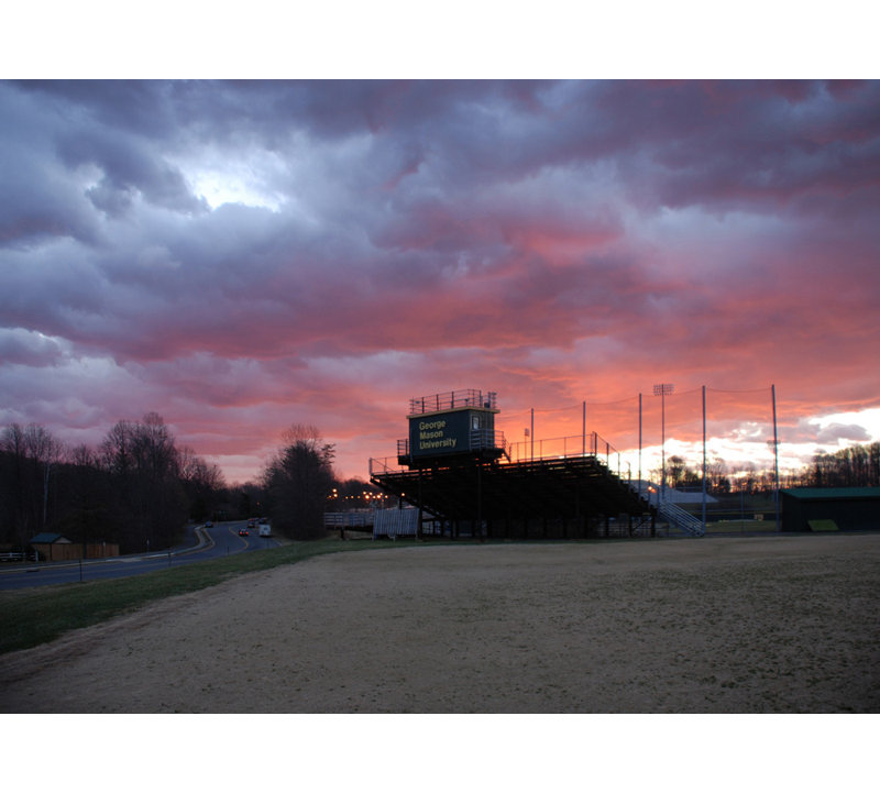 Terrain de baseball de l'Université George Mason, H 17 po x l 24 po