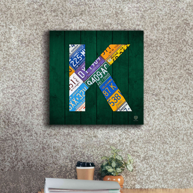 «Epic Graffiti» «K» par Design Turnpike, estampe numérique sur toile, 26 po x 26 po, H 18 po x l 18 po x P 0,75 po