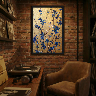 Plantes et fleurs de baies bleues sur des branches dorées