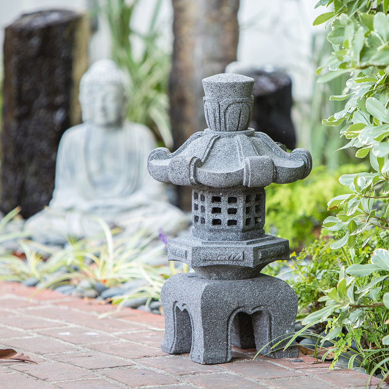 Lanterne de jardin en pierre de lave - Kasuga H 12 x 12 x 20 po