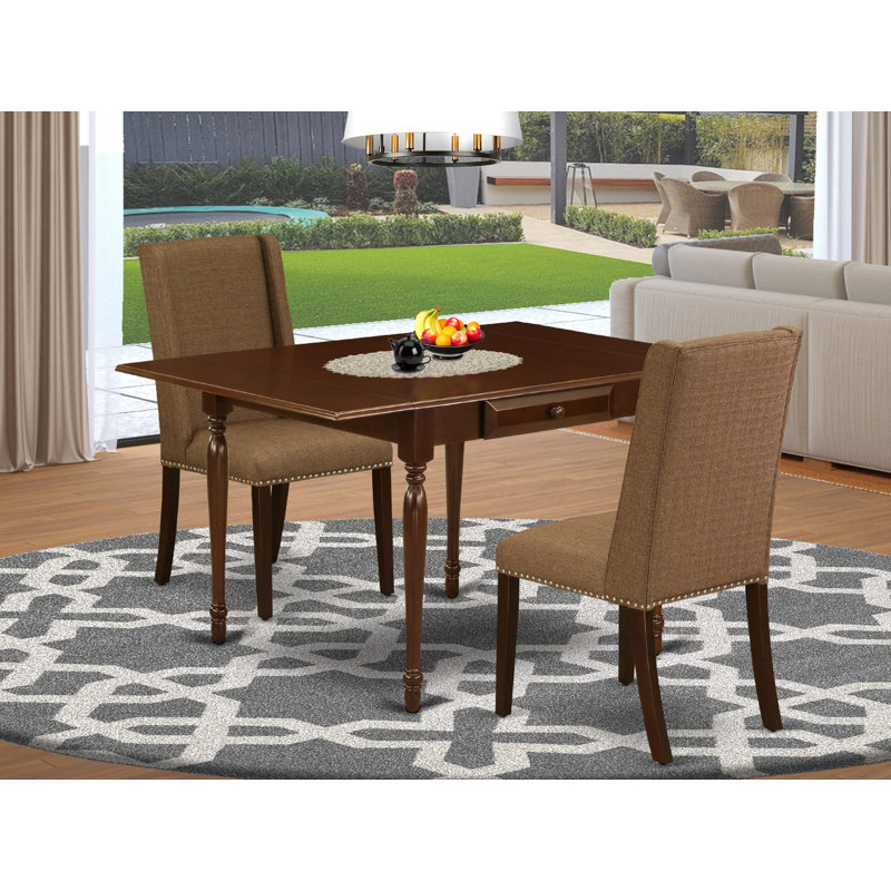 L'ensemble de 3 pièces de table de salle à manger moderne contient une table rectangulaire en bois avec Dropleaf et 2 chaises de salle à manger Parson en tissu brun, acajou