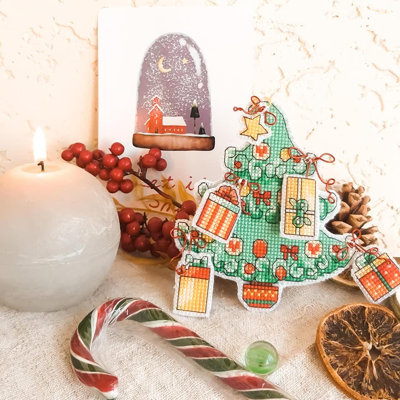Arbre de Noël miniature. Ensemble de broderie au point de croix sur toile de plastique T-05C